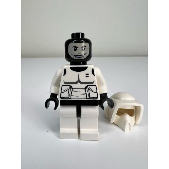 LEGO Star Wars Scout Trooper (printed black head, 2012) Collectible Minifigure - Picture 2 of 3